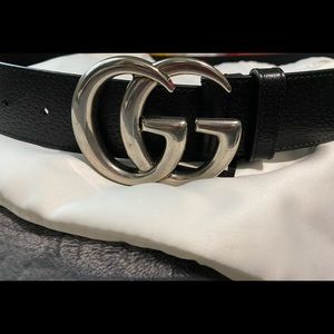 Wide black Gucci belt with silver "GG" buckle